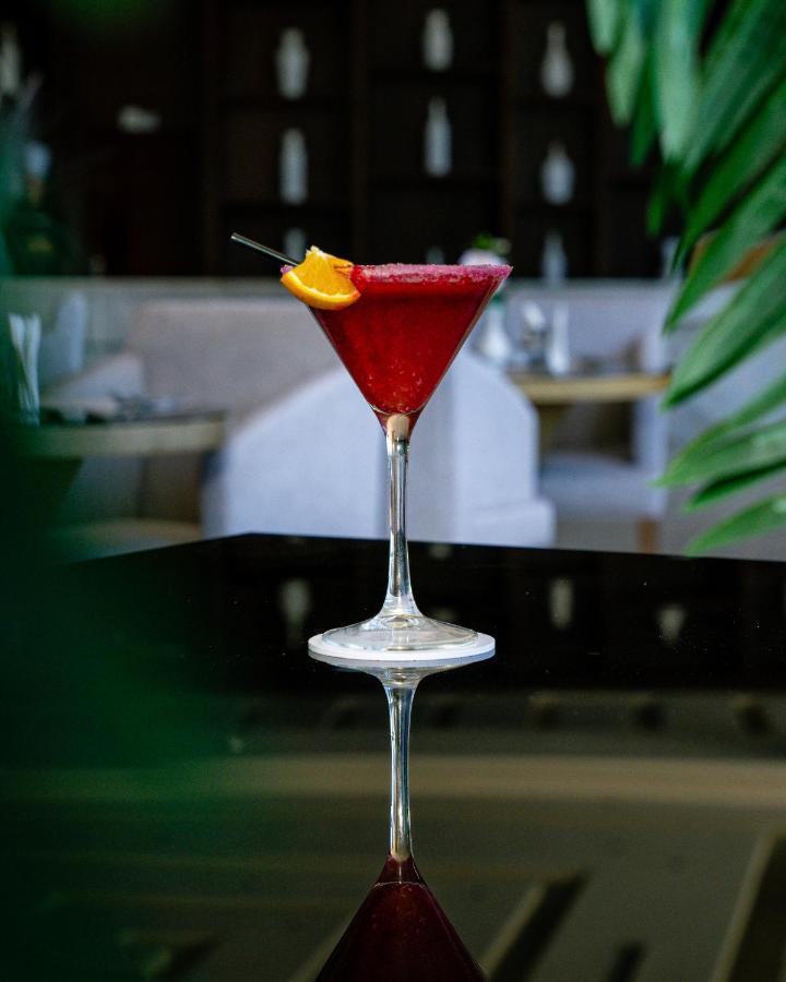 Waves Aqua Resort Kenitra Zewnętrze zdjęcie A cosmopolitan garnished with a lime wheel